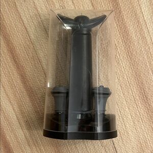 New in package-  Wine Bottle Vacuum Pump with Stoppers